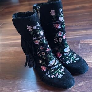 Sam Edelman Black Heeled Suede Boots with Floral Embroidery Size 7